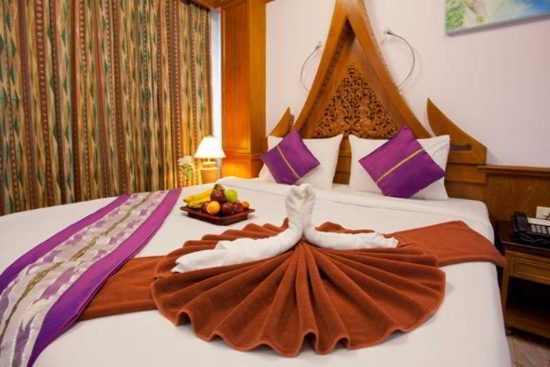 Patong Beach Bed And Breakfast Exterior foto