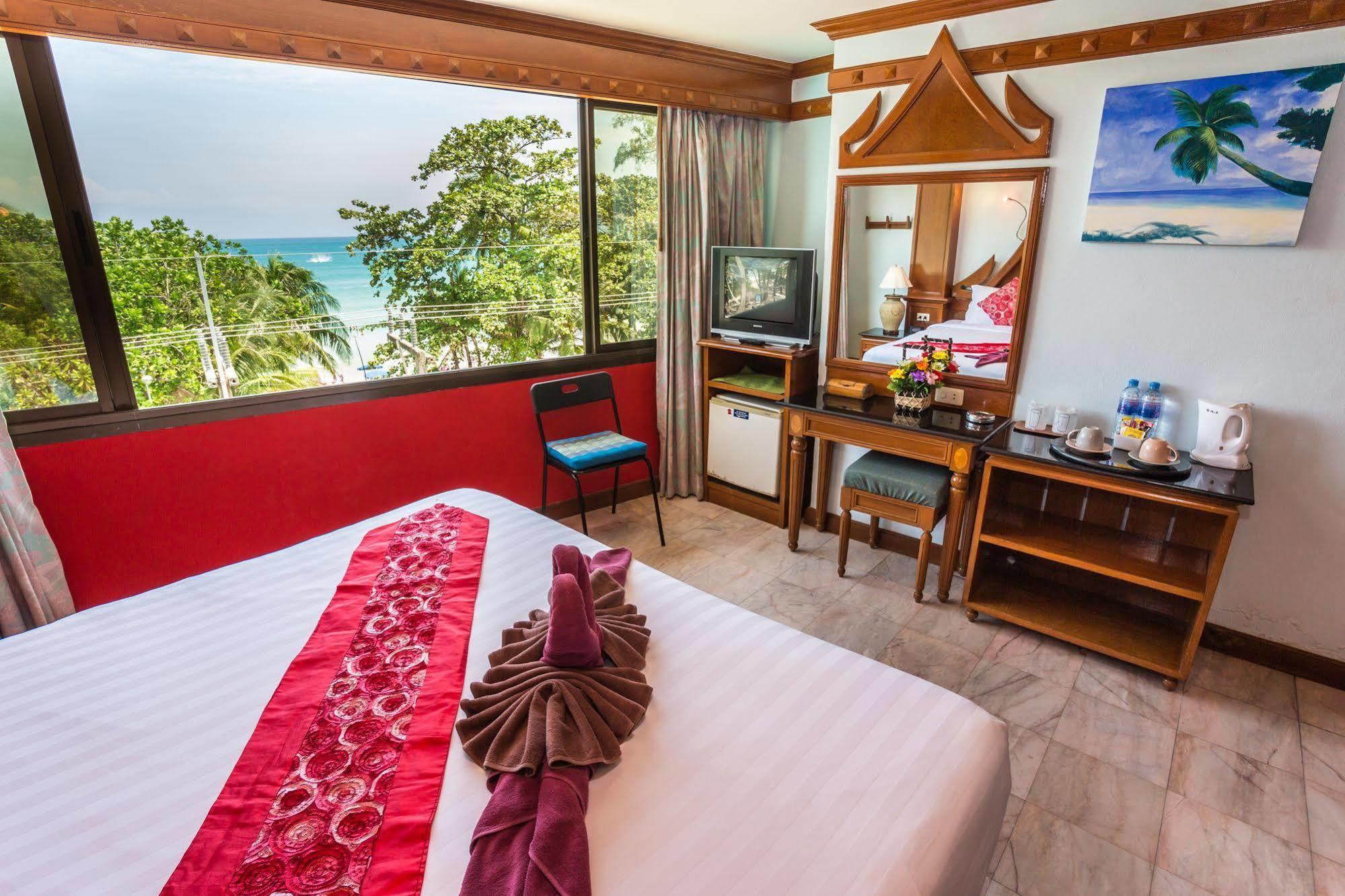 Patong Beach Bed And Breakfast Exterior foto